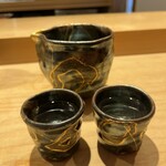 鮨 一二郎 - 賀茂鶴 純米大吟釀(広島) 華やかで品のある香り、純米酒らしい旨味とコクが特徴の贅沢な純米大吟醸酒。お鮨よりもアテに合う♡♡(*´□`*)