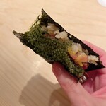 鮨 一二郎 - 海ぶどうととろたくの手巻き！これは斬新！子持ち昆布とはまた違う沖縄の海ぶどうのプチプチが弾けます。