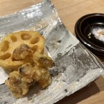 鮨 一二郎 - 強肴は新蓮根と煮アサリの天ぷら。