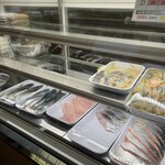 魚友 - 店頭の冷蔵ショーケース