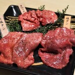 精肉卸問屋直営焼肉店 牛次郎 - ◆タン食べ比べ盛り 1,758円