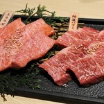 Seiniku Oroshi Tonya Chokuei Yakiniku Ten Gyuu Jirou - ◆和牛A5上カルビ 1,098円 ◆特選和牛ハラミ 1,428円