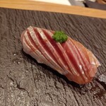 神田 鮨 近松 - 鯵。青ネギと生姜が香る。