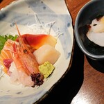 北の味紀行と地酒 北海道 - つぶ貝と北海たこの酢の物、刺身7種盛り合わせ