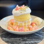 喫茶 薔薇色 - 桃パンケーキ
