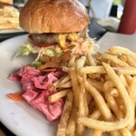 ベーカリー&レストラン 沢村 - ハンバーガー