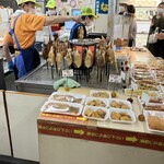 食堂ふらっと - 庄内浜吹浦ブランドの岩ガキ1ケ900円、新鮮でクリーミー！　飛ぶように売れてました。これが食べたくてはるばるやって来ました。