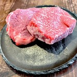 神戸牛炭火ステーキ・逸品 寅松の肉たらし - 焼く前のお肉