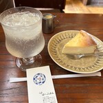 Kafe Bohemian - レモンスカッシュ(フレッシュ)&チーズケーキ