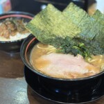 横浜家系ラーメン勝星家 - 