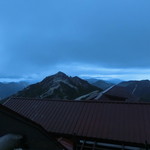 燕山荘 - 夜明けの燕岳
