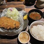 勝烈亭 - 六白黒豚ロースかつ定食