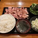 Sumibi Izakaya En - 肉２倍とミニチョレギサラダ