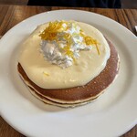 Moke's Bread and Breakfast - リリコイ パンケーキ($6.50)
ソースは、さっぱりして美味しい。