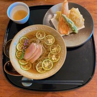 紗羅餐 本店 - 今月限定メニューの、合鴨すだち蕎麦と野菜天です。