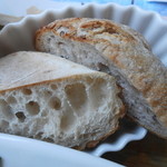 ロクシタンカフェ - メディタレイニアンセット（１８００円）のパン、食べ放題らしい