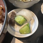 うな中 - うなぎ丼(特上) 2,200円 (お漬物)