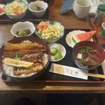 うな中 - うなぎ丼(特上) 2,200円