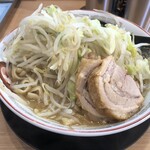 豚山 - 小ラーメン(900円) ニンニク少し・野菜