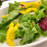 ガストロノミア ヨシ - 葉野菜サラダ（お酢とコショウが食欲そそる♪）