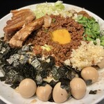 豚風。 - 限定『つめたいわん トマト』（1,300円）＋燻製うずら（150円）、ニンニクコール