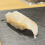札幌魚河岸 五十七番寿し 東京駅店 - 鮃（柚子塩）
