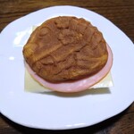 らいまるたいやき - ヘルシーとうふにロースハムとスライスチーズをサンドしてみました