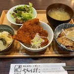 chichibumeibutsutokodomburichimbata - 小丼3点セット。豚味噌、わらじかつ、かて飯。