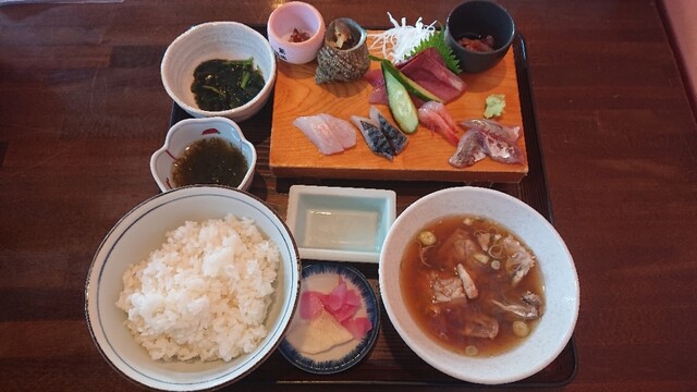 早磯 小岩川食堂｜山形・鶴岡の地元定食と温かいサービス