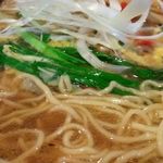 いせのじょう - 辛口ラーメン、麺アップ（２０１３年）