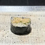 鮨 西崎 - あん肝巻き。
      夜のつまみで供される、プルンプルンの絶品あん肝を巻物に。甘辛く炊く調味料の味じゃなくて、あん肝そのものの美味しさなんです。
      たまらん…(^^)