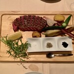 ENOTECA PIZZERIA KAGURAZAKA STAGIONE - 黒毛和牛イチボのロースト 3種の天然塩で ¥4,200