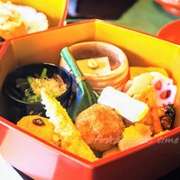 とうふ屋うかい 鷺沼店 - 中段…焼き物や揚げ物などいろいろ