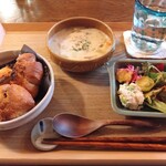 隠れ家カフェ 晴耕雨読 - ほっこりパンランチ　1100円