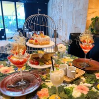 ザ・レギャン・トーキョー - イチゴと桃のナイトアフターヌーンティー