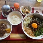 鬍鬚張魯肉飯 - 台湾まぜそば(追い飯)+麺セット(魯肉飯(大) 凍頂烏龍茶) 1250円