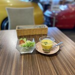 カフェ・シャルム - サラダ、パンプキンスープ