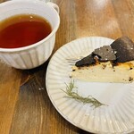 レトロポップ食堂 - バスクチーズとルイボスティー