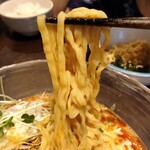櫻井中華そば店 - 【限定】冷しヨーグルト担々麺、麺リフトアップ