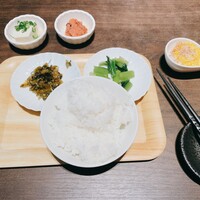 小野の離れ 博多本店 - ご飯とおかわり自由メニューの一部