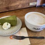 カフェ モクシャチャイ - 本日のケーキセット ¥1,190
            この日のケーキは、スパイス香る抹茶チーズケーキ