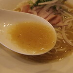 Ami Hachi To Chou - ”濃厚”のスープ