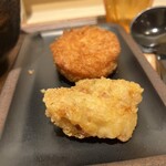 UDONつるこし - ＊ 北海道コロッケ　180円 ＊ 鶏肉の天ぷら　130円