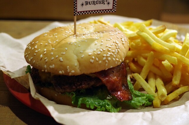アメリカンハンバーガーショップ「J.S. BURGERS CAFE」150g