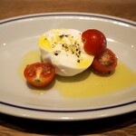 スガハラ - おかトマトとブッラータチーズのカプレーゼ