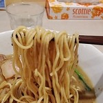 魚魚 - 「菅野製麺」魚魚オリジナル中細麺。