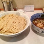 頑者 - 味玉つけめん、特盛り！  最近は辛つけめんが多かったけど、これもイイね