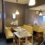 さぬきうどん誠屋 - 店内テーブル席