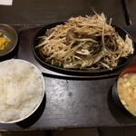 Jidori Yaki Kagari Bi - 豚ハラミ鉄板焼（ご飯普通）　７８０円