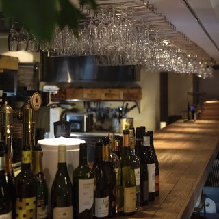 長く広々としたロングカウンター